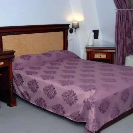 Vigo Grand Hotel 3*